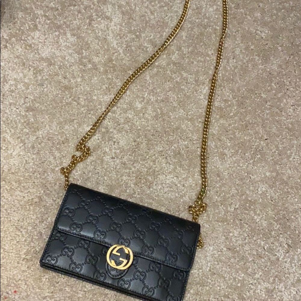 Gucci clutch with detachable chain